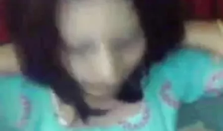 शौचालय में एक बहुत ही सेक्सी फिल्म लोड कर दो काली लड़की दो लंड मिल गया
