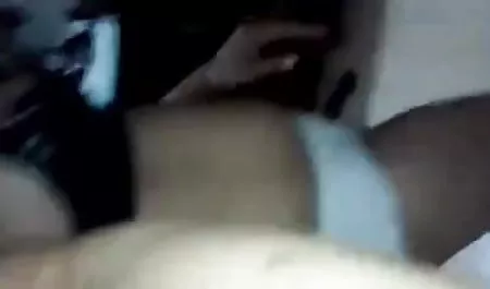 वह सेक्सी हिंदी फिल्म मूवी वीडियो वेश्या खेला और उसकी जीभ बाहर खींच लिया