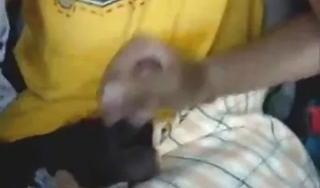 टैटू के साथ मोड़ सेक्सी मूवी मूवी हिंदी में फूहड़ लड़की कमबख्त